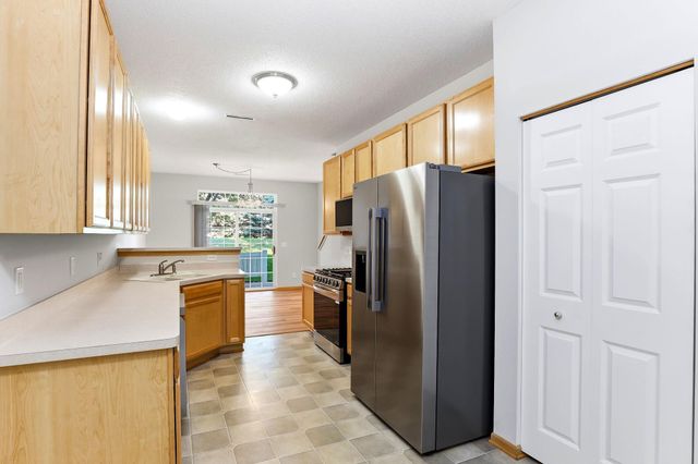 1713 Countryside Drive, Shakopee, MN 55379