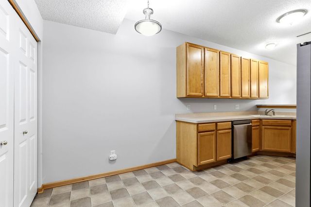 1713 Countryside Drive, Shakopee, MN 55379