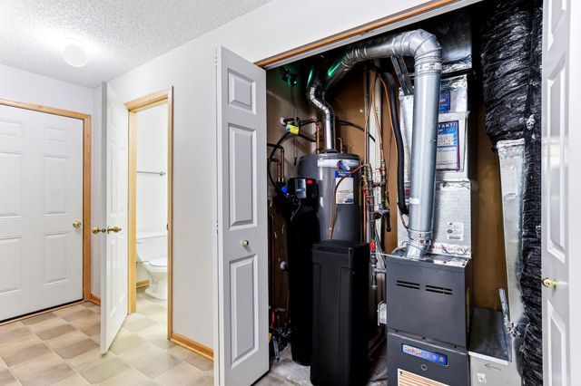 1713 Countryside Drive, Shakopee, MN 55379