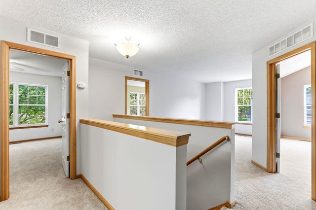 1713 Countryside Drive, Shakopee, MN 55379
