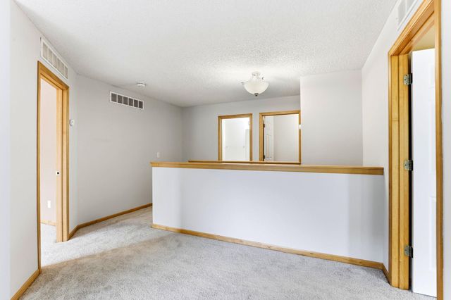 1713 Countryside Drive, Shakopee, MN 55379