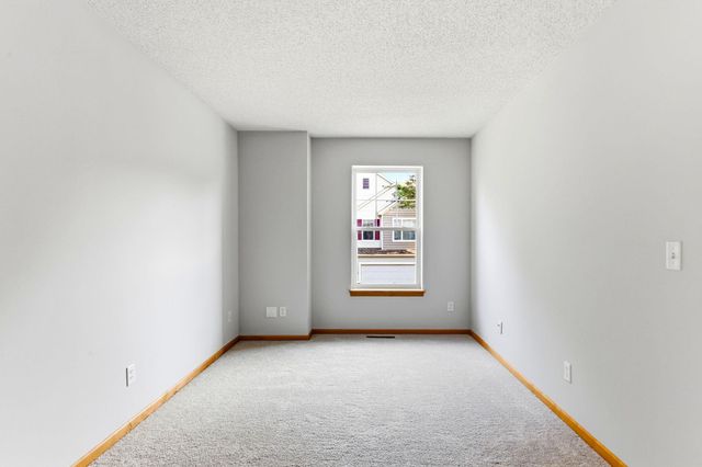 1713 Countryside Drive, Shakopee, MN 55379