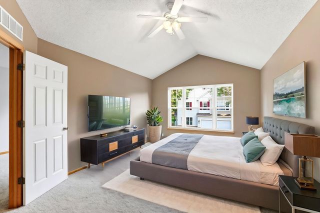1713 Countryside Drive, Shakopee, MN 55379