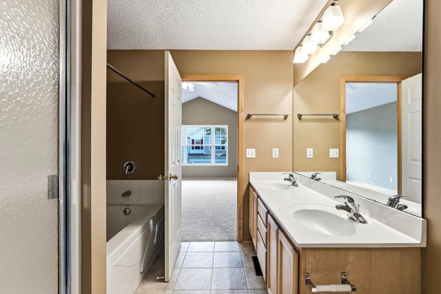 1713 Countryside Drive, Shakopee, MN 55379