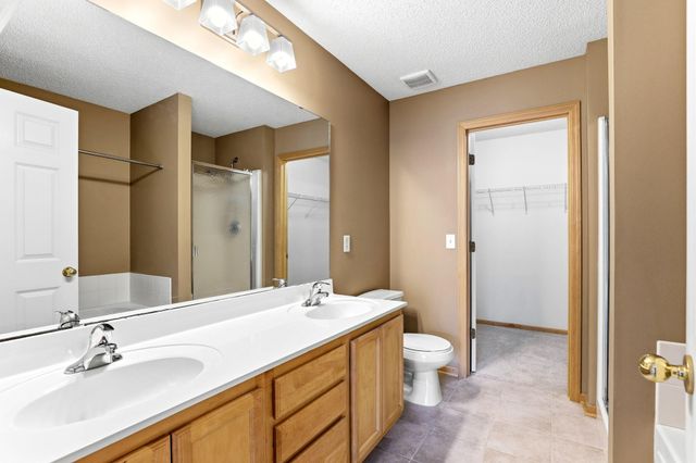 1713 Countryside Drive, Shakopee, MN 55379
