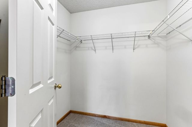 1713 Countryside Drive, Shakopee, MN 55379