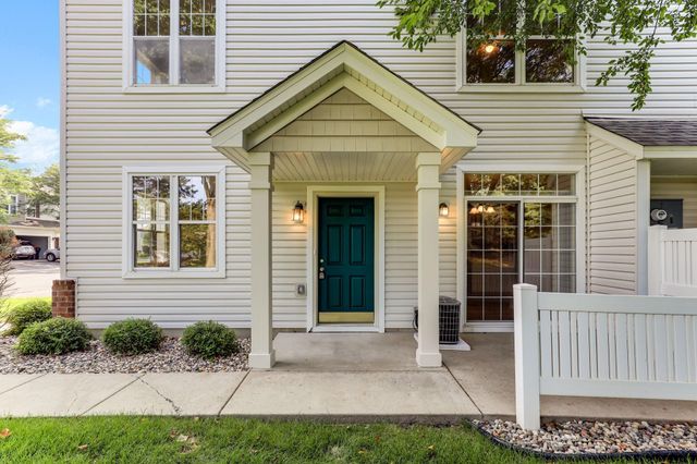 1713 Countryside Drive, Shakopee, MN 55379
