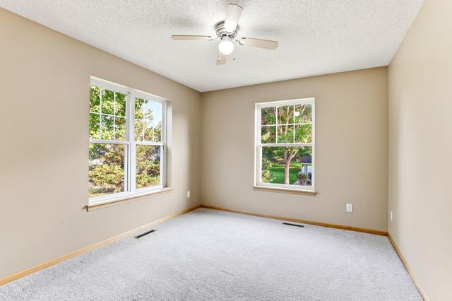 1713 Countryside Drive, Shakopee, MN 55379