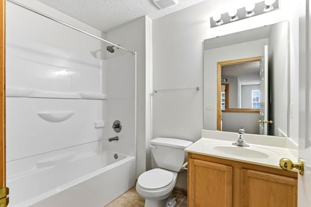 1713 Countryside Drive, Shakopee, MN 55379
