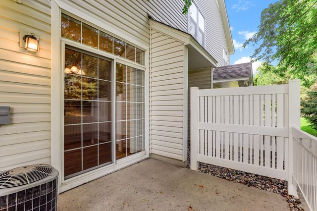 1713 Countryside Drive, Shakopee, MN 55379