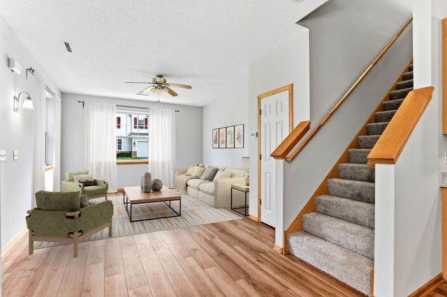 1713 Countryside Drive, Shakopee, MN 55379