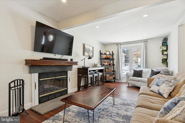 233 SHARPLESS RD, Southampton, PA 18966