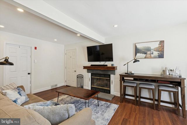 233 SHARPLESS RD, Southampton, PA 18966