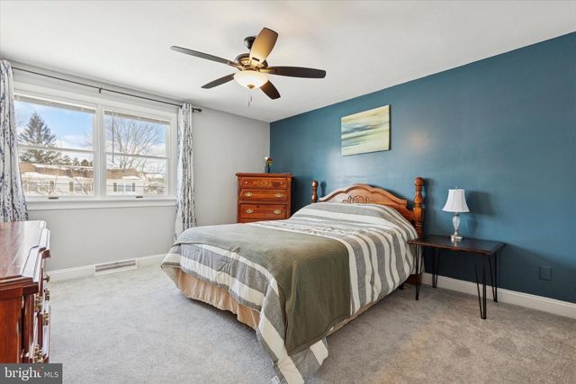 233 SHARPLESS RD, Southampton, PA 18966