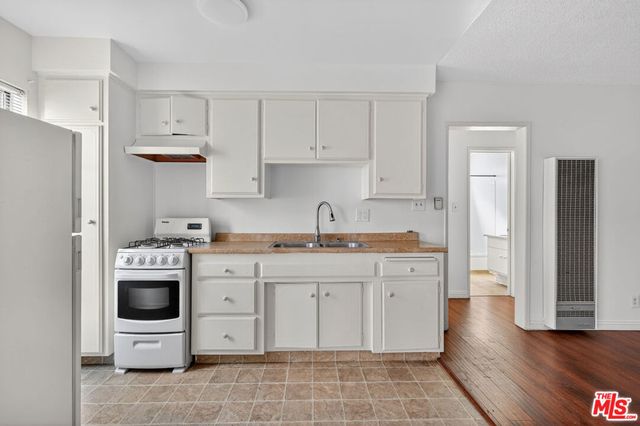 941 S Gramercy Place, Los Angeles, CA 90019