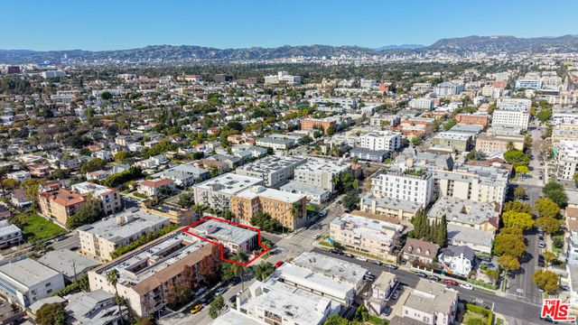 941 S Gramercy Place, Los Angeles, CA 90019