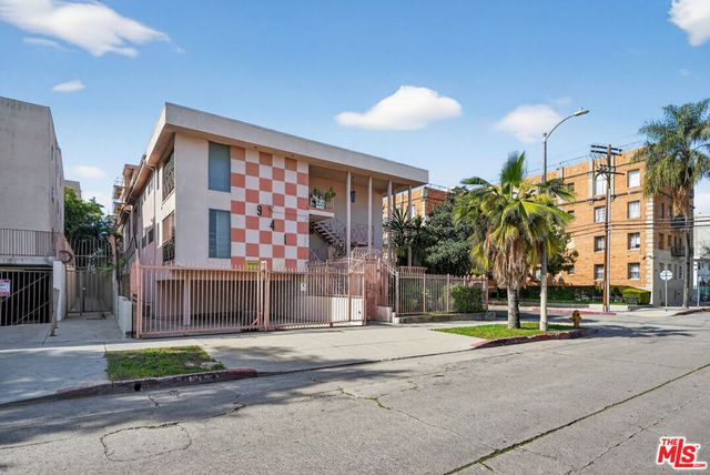 941 S Gramercy Place, Los Angeles, CA 90019