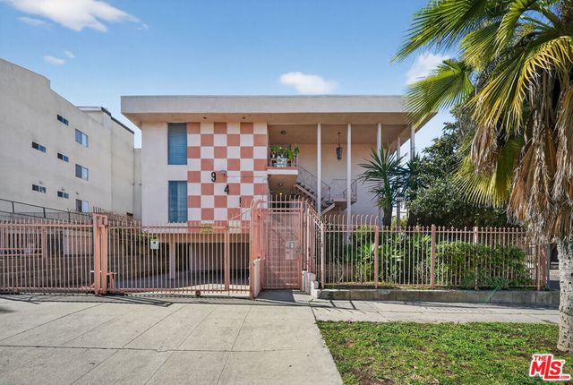 941 S Gramercy Place, Los Angeles, CA 90019