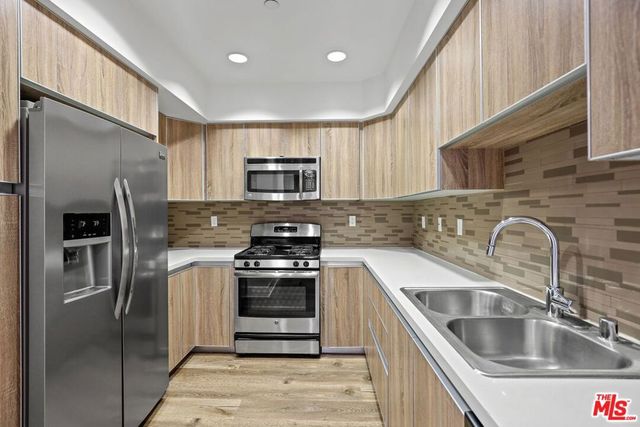 1301 Brockton Avenue ph6, Los Angeles, CA 90025