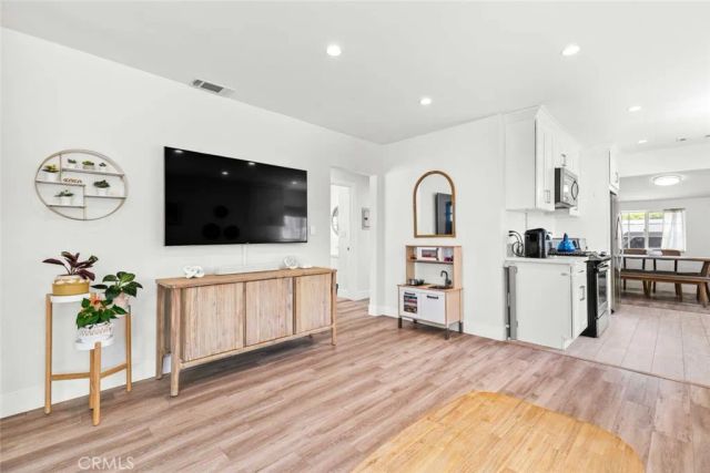 7118 Valmont Street, Tujunga, CA 91042