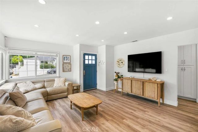 7118 Valmont Street, Tujunga, CA 91042