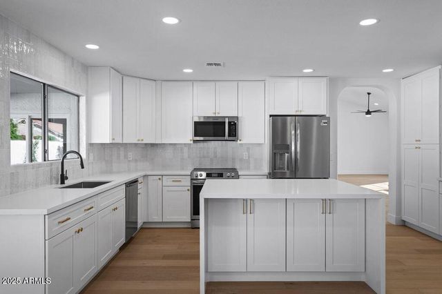 2654 E Kenwood Street, Mesa, AZ 85213