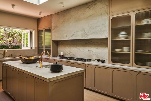 1865 Loma Vista Drive, Beverly Hills, CA 90210