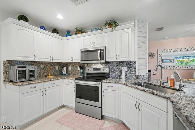 2907 NW 5th PL, Cape Coral, FL 33993