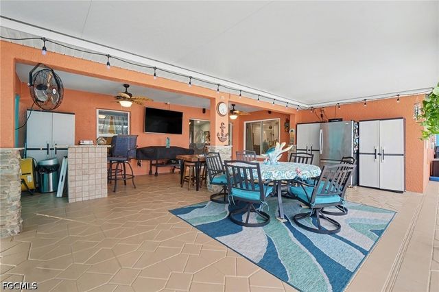 2907 NW 5th PL, Cape Coral, FL 33993