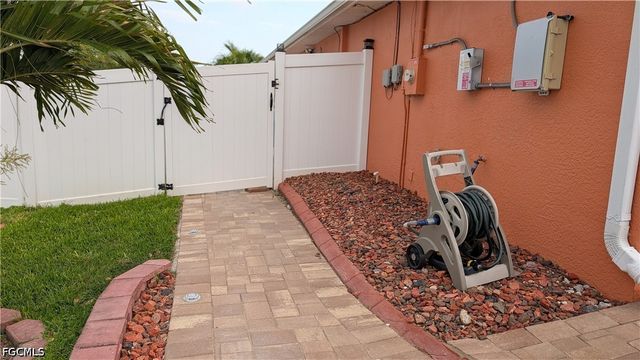 2907 NW 5th PL, Cape Coral, FL 33993