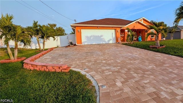 2907 NW 5th PL, Cape Coral, FL 33993