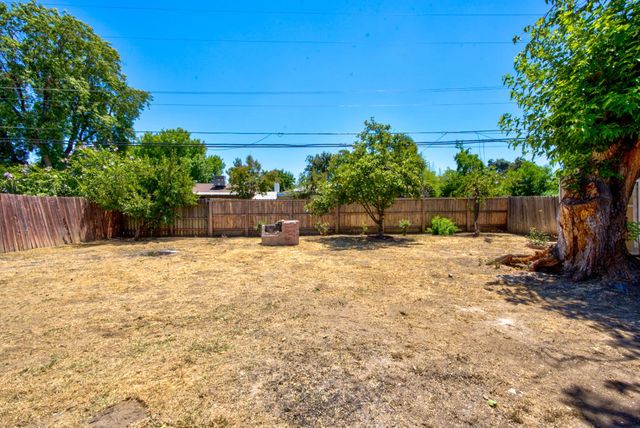 2808 E Dakota Avenue, Fresno, CA 93726