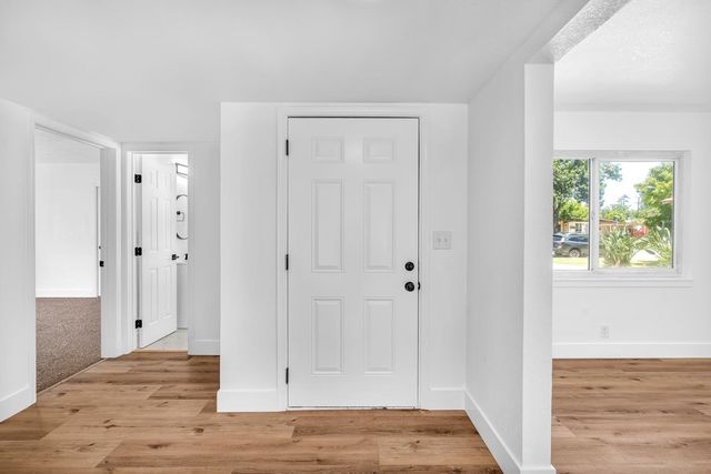 2808 E Dakota Avenue, Fresno, CA 93726