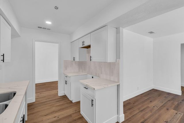 2808 E Dakota Avenue, Fresno, CA 93726