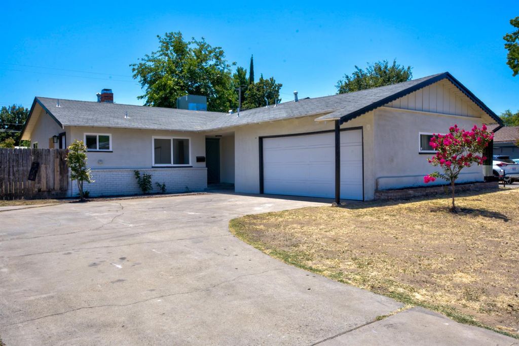 2808 E Dakota Avenue, Fresno, CA 93726