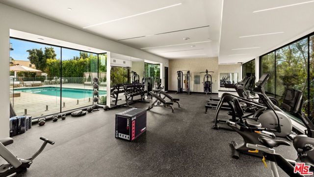 505 S Barrington Avenue 404, Los Angeles, CA 90049