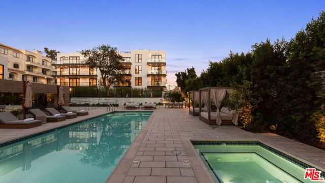 505 S Barrington Avenue 404, Los Angeles, CA 90049