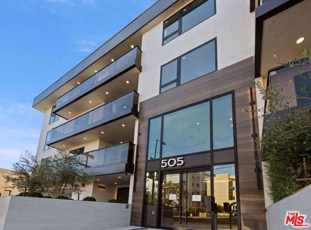 505 S Barrington Avenue 404, Los Angeles, CA 90049