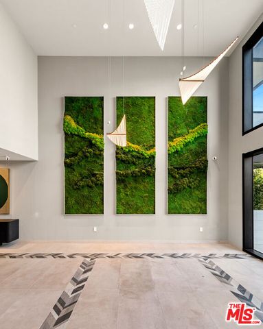 505 S Barrington Avenue 404, Los Angeles, CA 90049