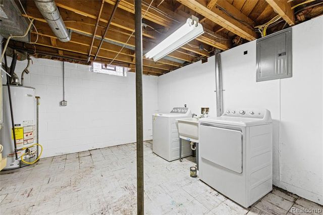 28298 Marcia Avenue, Warren, MI 48093