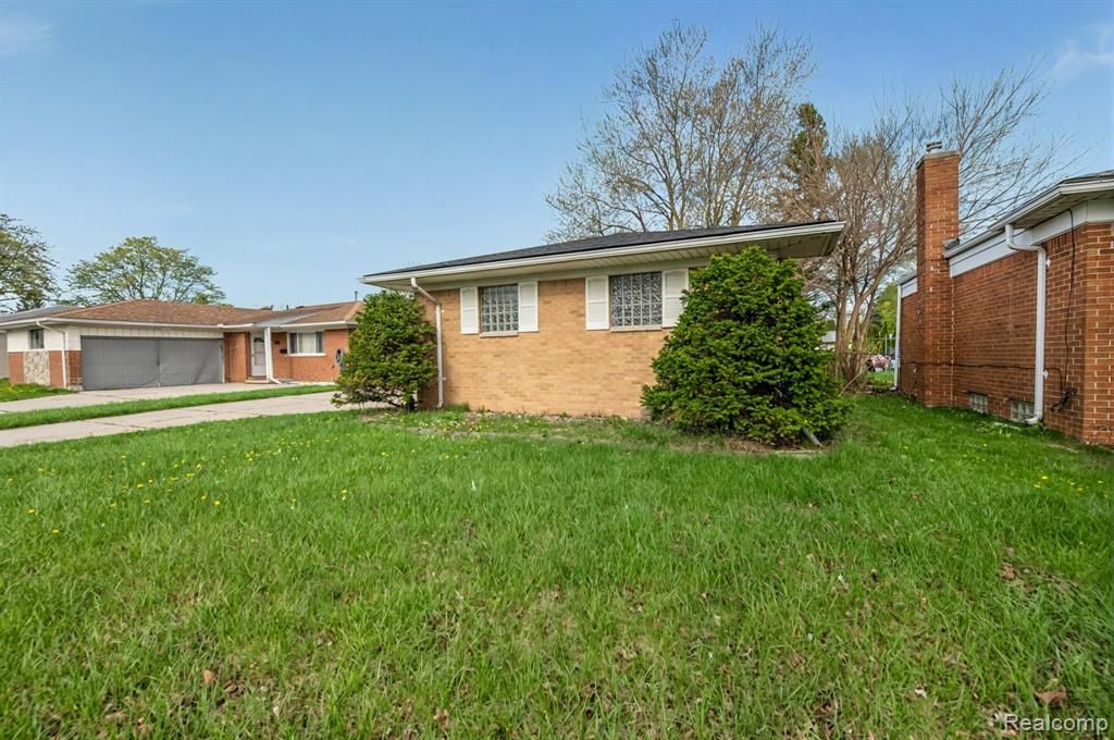 28298 Marcia Avenue, Warren, MI 48093