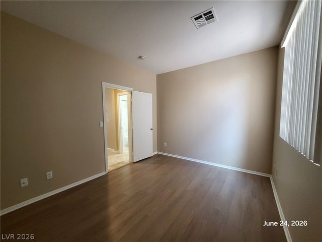 5535 Cresent Valley Street, Las Vegas, NV 89148