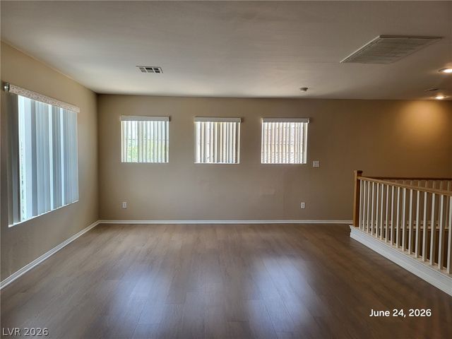 5535 Cresent Valley Street, Las Vegas, NV 89148