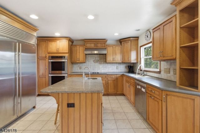 86 Kennedy Rd, Green Twp., NJ 07821