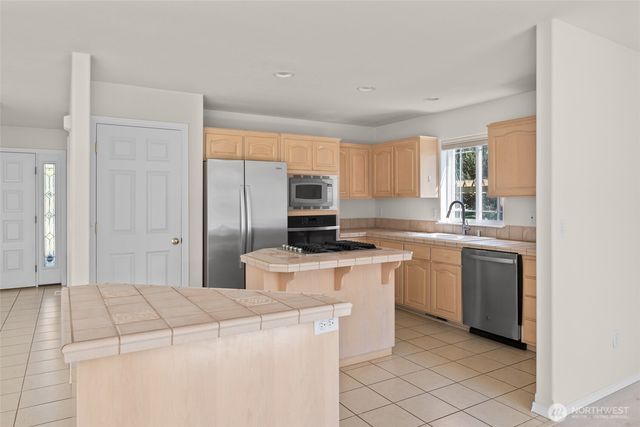 2241 Mariner Beach Drive, Oak Harbor, WA 98277