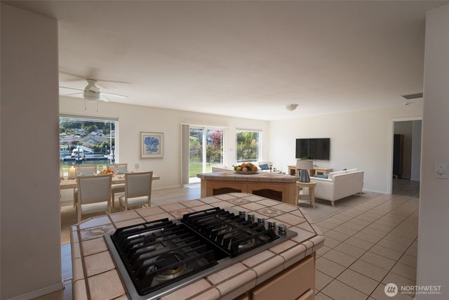 2241 Mariner Beach Drive, Oak Harbor, WA 98277