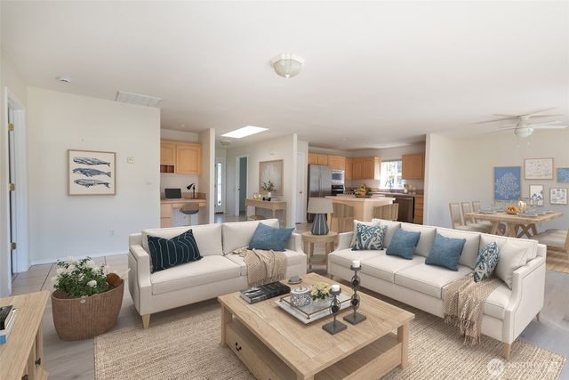 2241 Mariner Beach Drive, Oak Harbor, WA 98277