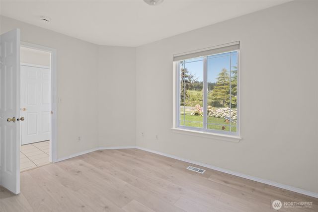 2241 Mariner Beach Drive, Oak Harbor, WA 98277