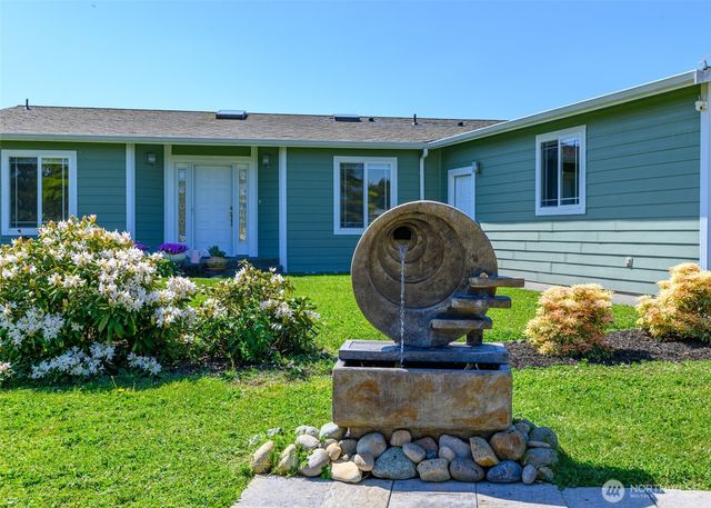 2241 Mariner Beach Drive, Oak Harbor, WA 98277