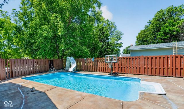 28 Homestead Drive, Sheridan, IN 46069